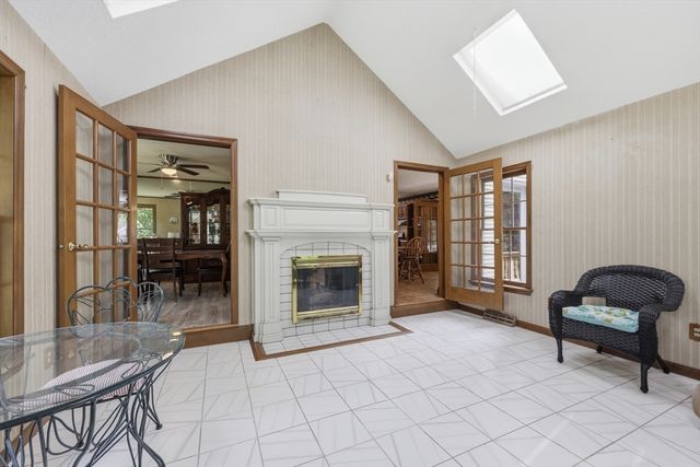 31 Shirley St, Wilbraham, MA 01095
