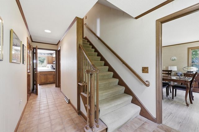 31 Shirley St, Wilbraham, MA 01095
