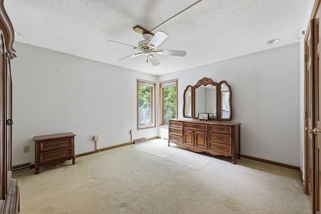 31 Shirley St, Wilbraham, MA 01095