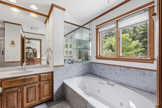 31 Shirley St, Wilbraham, MA 01095