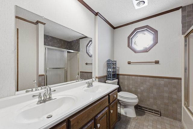 31 Shirley St, Wilbraham, MA 01095