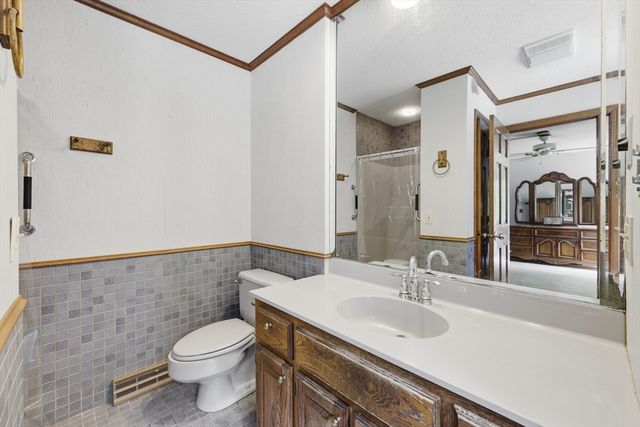 31 Shirley St, Wilbraham, MA 01095