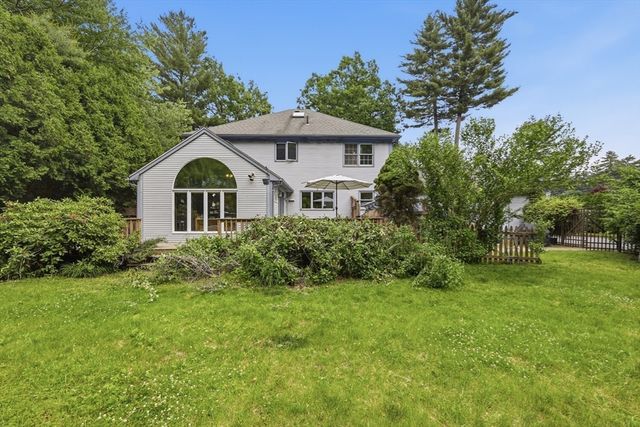 31 Shirley St, Wilbraham, MA 01095