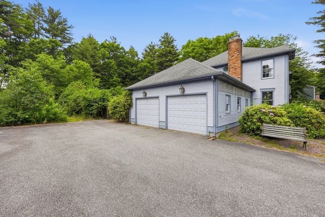 31 Shirley St, Wilbraham, MA 01095