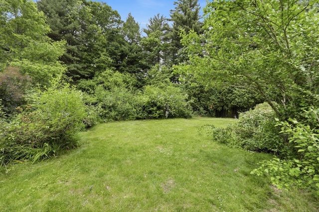 31 Shirley St, Wilbraham, MA 01095