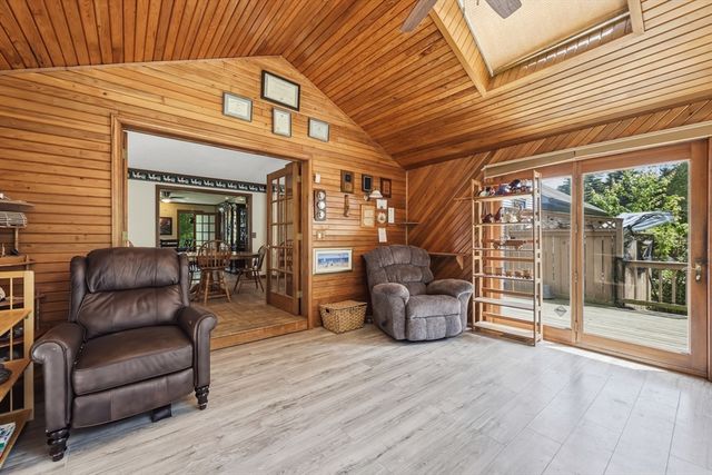 31 Shirley St, Wilbraham, MA 01095