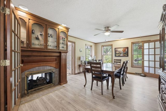 31 Shirley St, Wilbraham, MA 01095