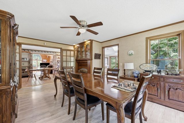 31 Shirley St, Wilbraham, MA 01095
