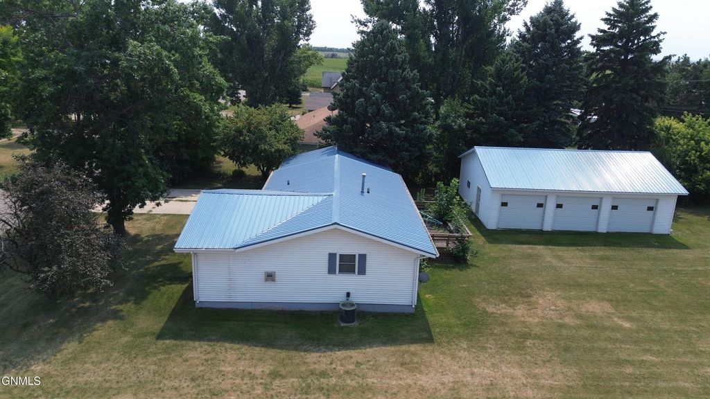 402 4th Avenue SW, Steele, ND 58482 photo 1
