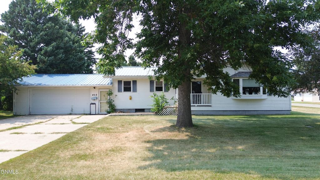 402 4th Avenue SW, Steele, ND 58482 photo 3