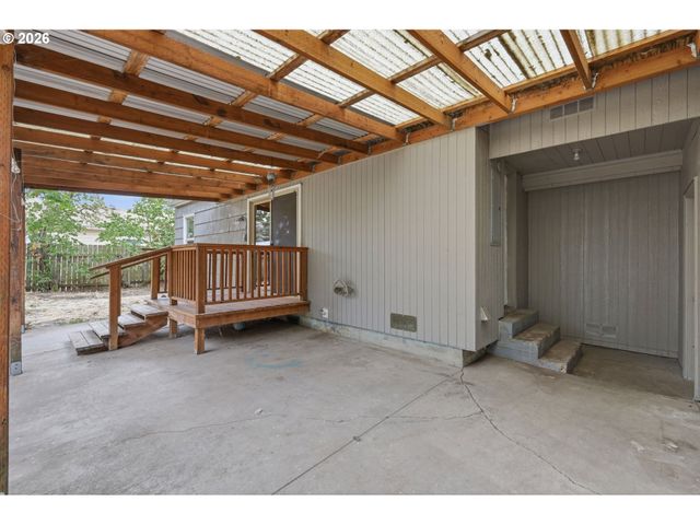 485 21ST St, Springfield, OR 97477