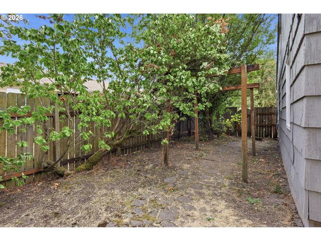 485 21ST St, Springfield, OR 97477