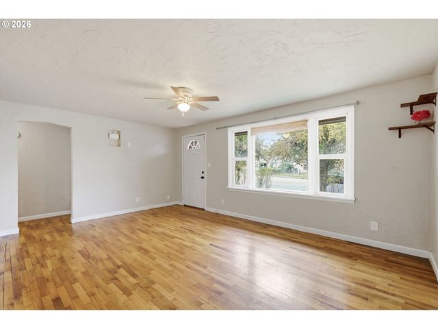 485 21ST St, Springfield, OR 97477