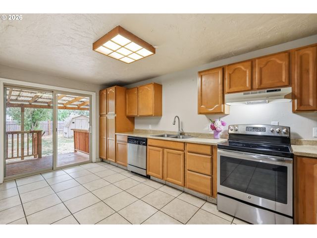 485 21ST St, Springfield, OR 97477