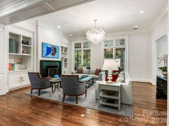 1811 Queens Road W, Charlotte, NC 28207