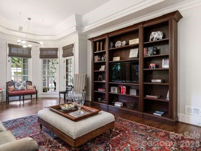 1811 Queens Road W, Charlotte, NC 28207