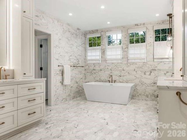 1811 Queens Road W, Charlotte, NC 28207