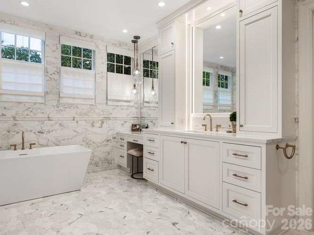 1811 Queens Road W, Charlotte, NC 28207
