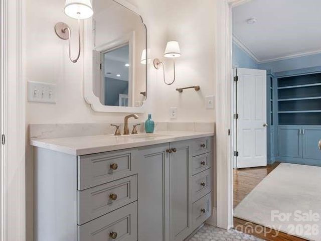1811 Queens Road W, Charlotte, NC 28207