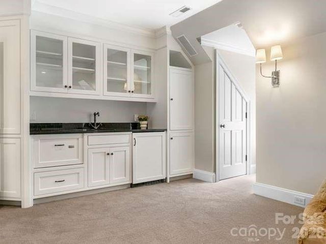 1811 Queens Road W, Charlotte, NC 28207