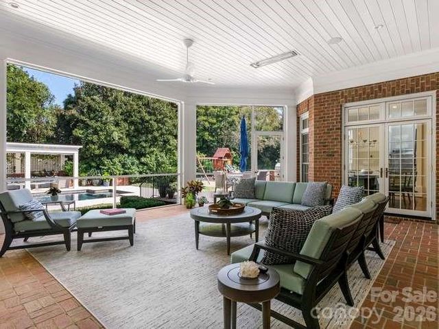 1811 Queens Road W, Charlotte, NC 28207