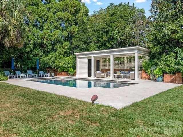1811 Queens Road W, Charlotte, NC 28207