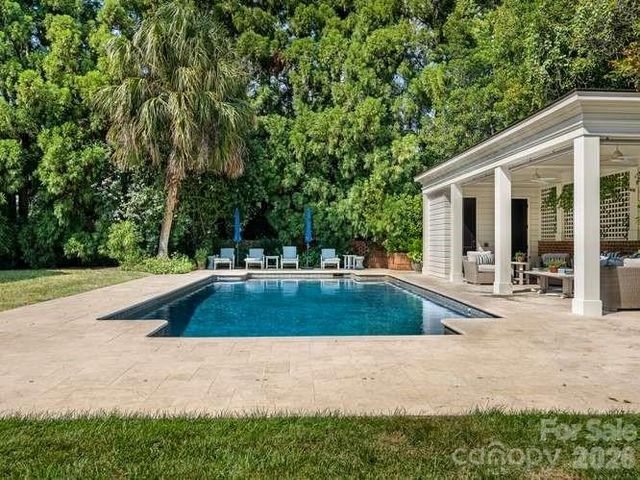 1811 Queens Road W, Charlotte, NC 28207