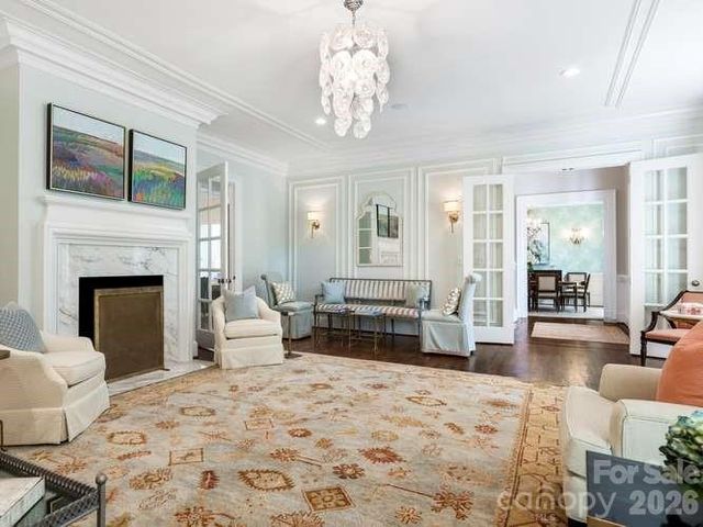 1811 Queens Road W, Charlotte, NC 28207