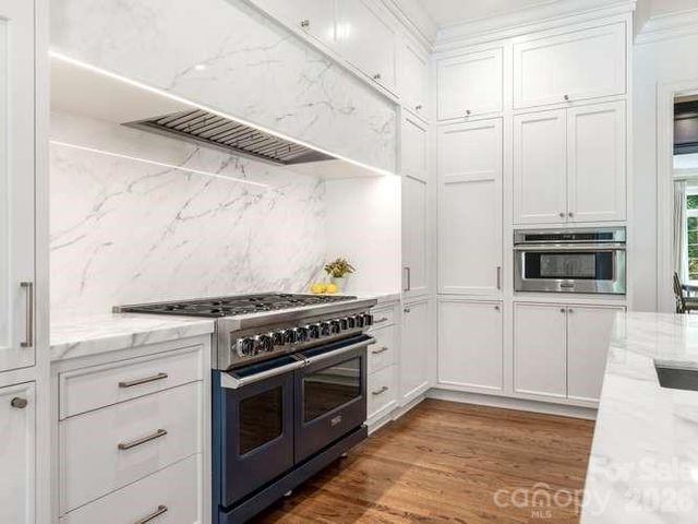 1811 Queens Road W, Charlotte, NC 28207
