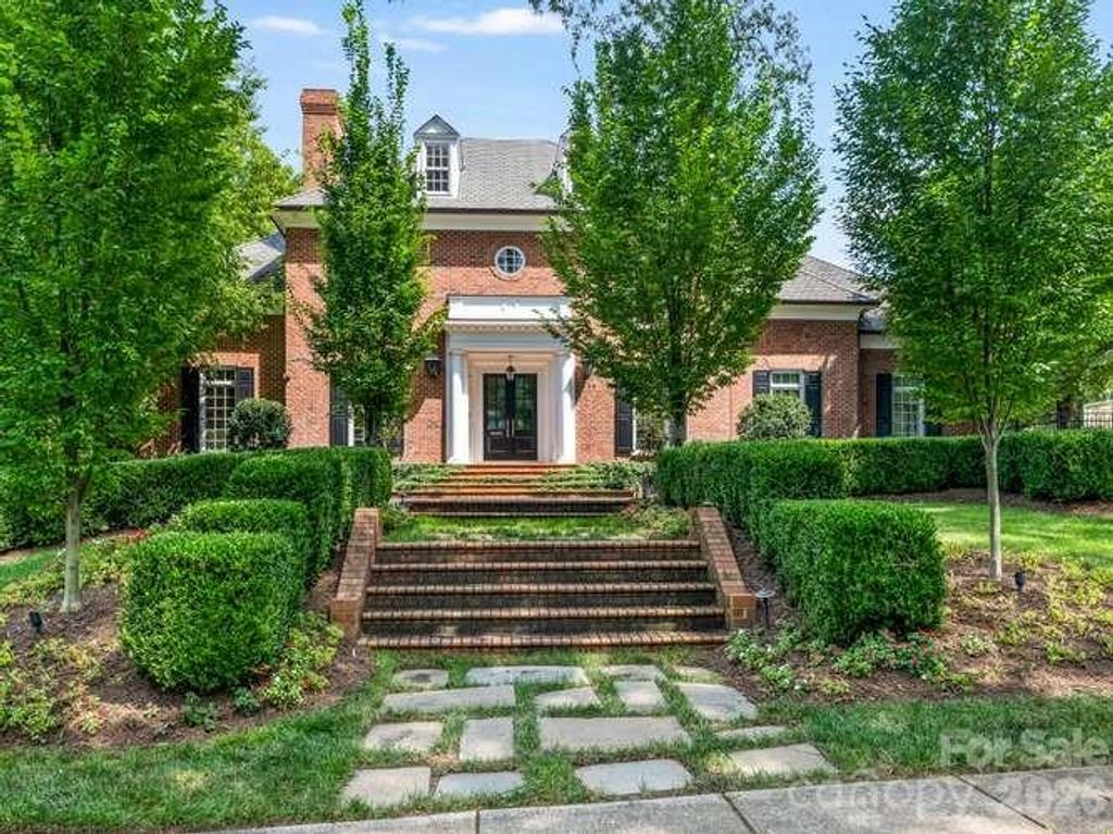 1811 Queens Road W, Charlotte, NC 28207