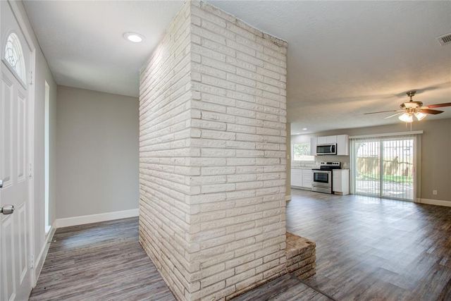 4126 Worrell Drive, Houston, TX 77045
