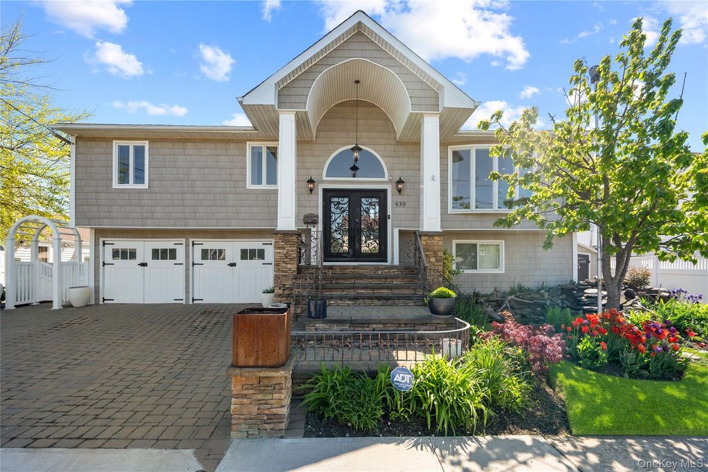 539 Nassau Avenue, Freeport, NY 11520