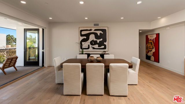 505 Barrington 402, Los Angeles, CA 90049