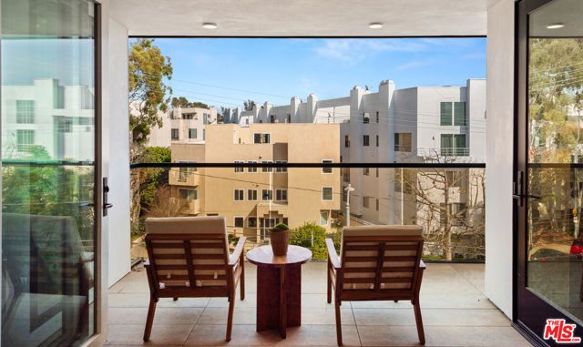 505 Barrington 402, Los Angeles, CA 90049