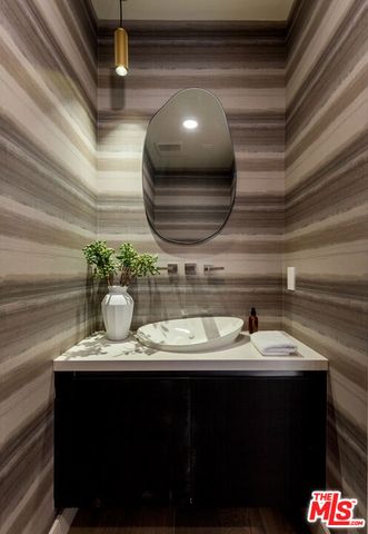 505 Barrington 402, Los Angeles, CA 90049