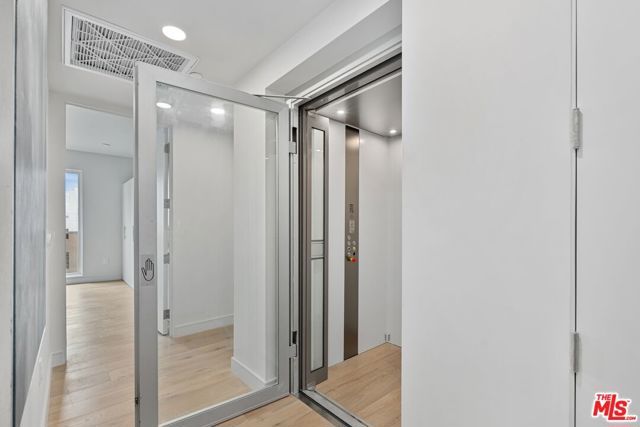 505 Barrington 402, Los Angeles, CA 90049