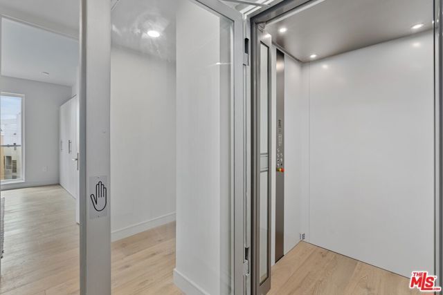 505 Barrington 402, Los Angeles, CA 90049