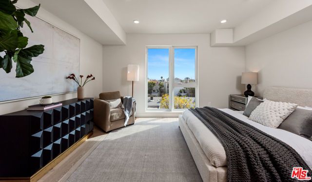 505 Barrington 402, Los Angeles, CA 90049