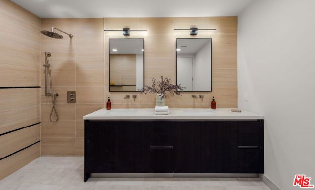 505 Barrington 402, Los Angeles, CA 90049