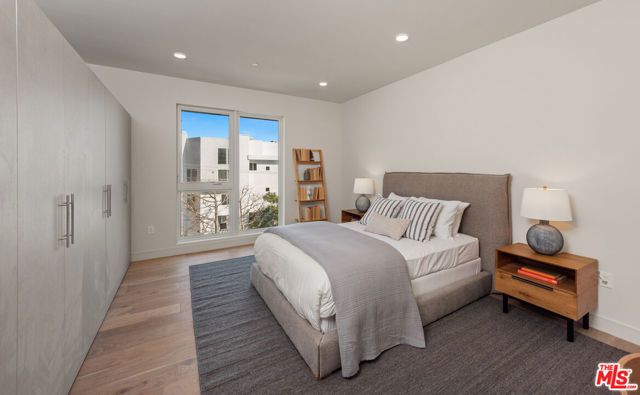 505 Barrington 402, Los Angeles, CA 90049