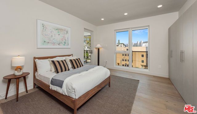 505 Barrington 402, Los Angeles, CA 90049