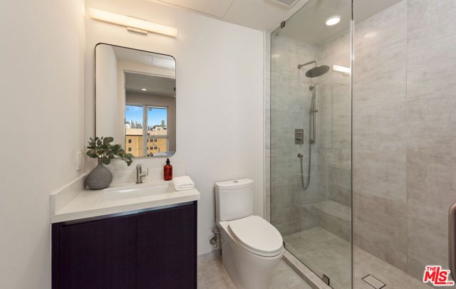 505 Barrington 402, Los Angeles, CA 90049