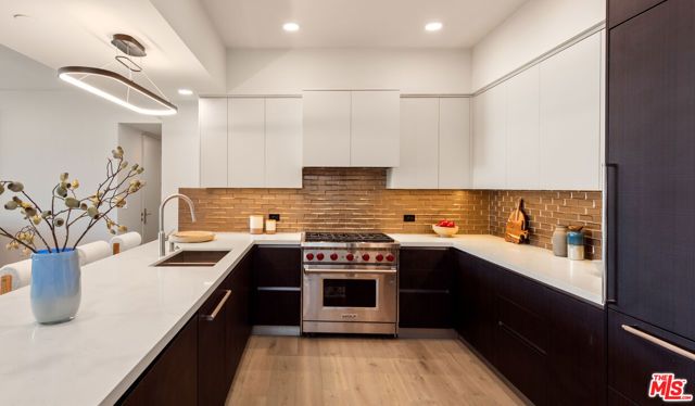 505 Barrington 402, Los Angeles, CA 90049