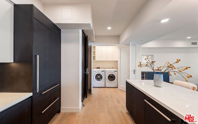 505 Barrington 402, Los Angeles, CA 90049