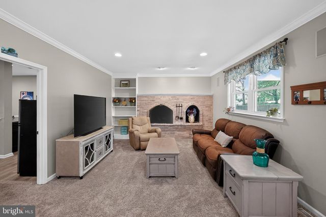 240 BEAVER RD, Southampton, PA 18966
