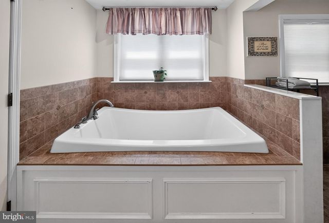 240 BEAVER RD, Southampton, PA 18966