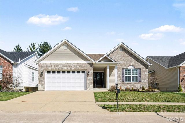 1105 Winter Lake Drive, Fenton, MO 63026