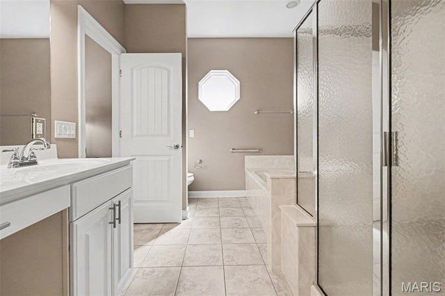 1105 Winter Lake Drive, Fenton, MO 63026