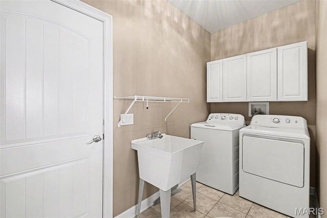 1105 Winter Lake Drive, Fenton, MO 63026