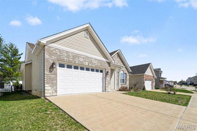 1105 Winter Lake Drive, Fenton, MO 63026